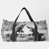 モノグラムブラック&ホワイトドルフィンズ海 | ダッフルバッグ (正面)