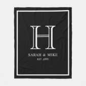モノグラムブラック&ホワ結婚イトのカップル名 フリースブランケット (正面)