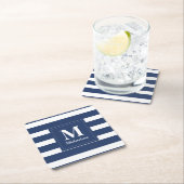 モノグラムブルーと白ストライプの スクエアペーパーコースター (インサイチュ)