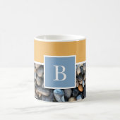 モノグラムブルーオレンジビーチ岩 コーヒーマグカップ (中央)