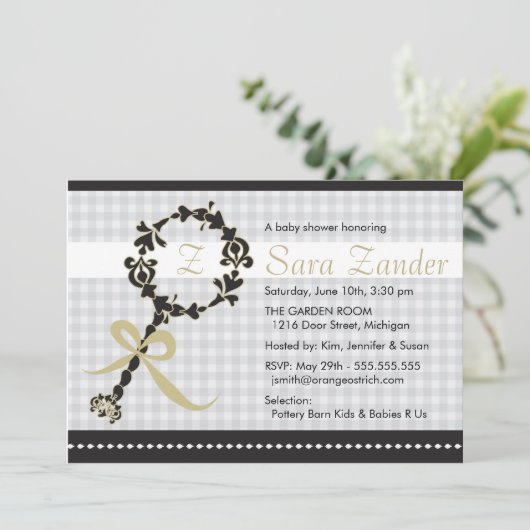 モノグラムベビーラトルシャワー招待状 招待状 (スタンド正面)