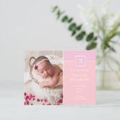 モノグラムベビー写真エレガントピンクモダン誕生 案内ポストカード (スタンド正面)