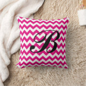 モノグラムホットピンクとホワイトシェブロン クッション (ブランケット)