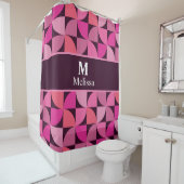 モノグラムミッドセンチュリーモダンパタンピンクカスタム シャワーカーテン (インサイチュ)