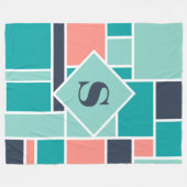 モノグラムミントとコーラルジオメトリックアート フリースブランケット (正面(横))