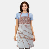 モノグラムメタリックピンクローズ金ゴールド大理石&グリッター エプロン (着用した状態)