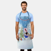 モノグラムメリークリスマス雪だるま(鳥)ショウジョウコウカンチョウディアフクロウ エプロン (着用した状態)