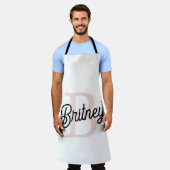 モノグラムモダンとネームPastelピンク エプロン (着用した状態)