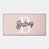 モノグラムモダンとネームPastelピンク デスクマット (正面)