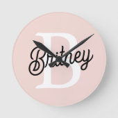 モノグラムモダンとネームPastelピンク ラウンド壁時計 (正面)