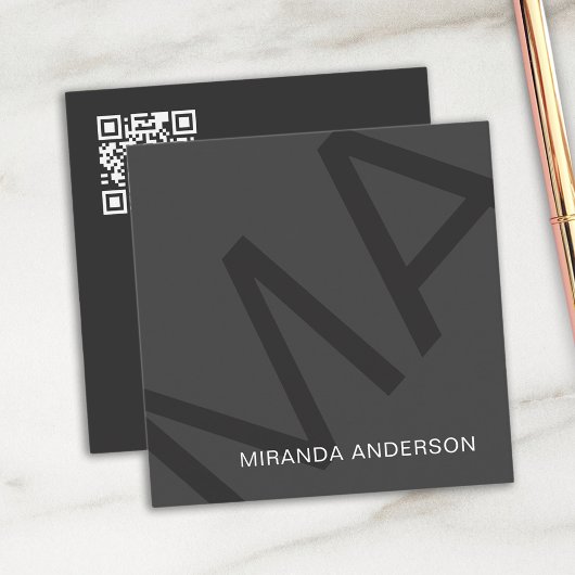 モノグラムモダンはっきりしたタイポグラフィプロフェッショナル スクエア名刺