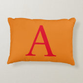 モノグラムモダンイニシャルレタートレンディーオレンジレッド アクセントクッション (裏面)