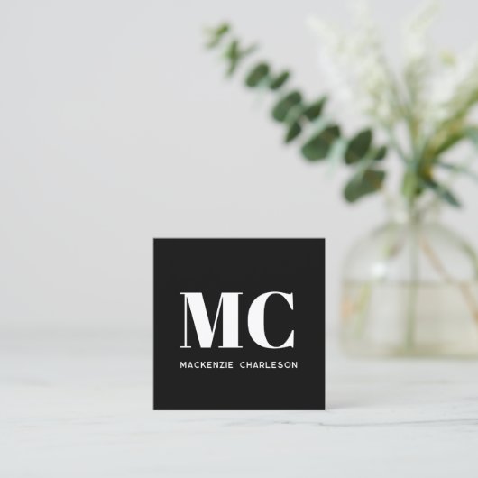 モノグラムモダンイニシャル名ブラック スクエア名刺 (スタンド正面)