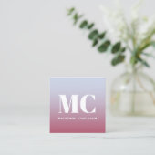 モノグラムモダンイニシャルQRコードピンクBluグラデーション スクエア名刺 (スタンド正面)