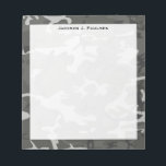 モノグラムモダングレイ抽象芸術迷彩柄カモフラージュ ノートパッド<br><div class="desc">薄い灰色、中の灰色、濃い灰色（灰色）の迷彩模様のメモ帳。簡単・テンプレートを使用して、名前またはモノグラムイニシャルでパーソナライズする。フォント色、フォントスタイル、フォントサイズはカスタマイズ可能。シックモダンでクラシックな迷彩柄メモ帳で毎日を楽しめる。</div>