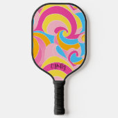 モノグラムモダンピンクブルーイエローカラフル渦巻き ピックルボールラケット (正面)
