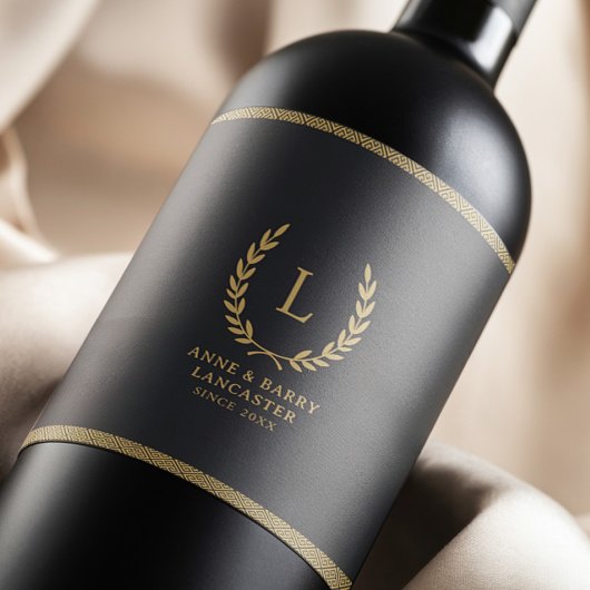モノグラムモダンブラック&金ゴールドファミリー名結婚ズ ワインラベル