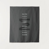 モノグラムモダンミニマルデザイン編集可能ダークグレー タペストリー (正面)