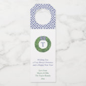 モノグラムリースブルーホワイトボウメリークリスマス ボトルネックタグ (正面)