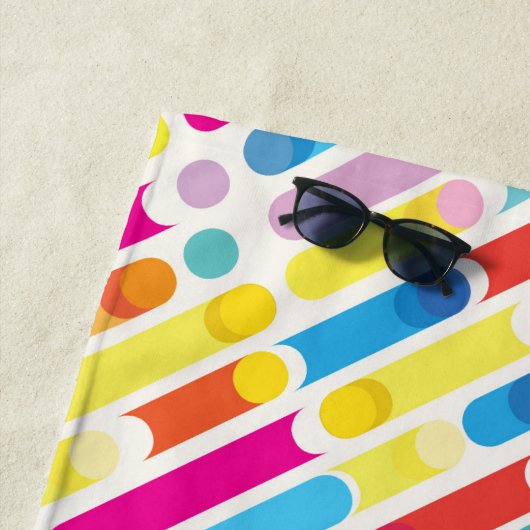 モノグラムレインボー対角線模様ポップ・アートの絵 ビーチタオル (インサイチュ)