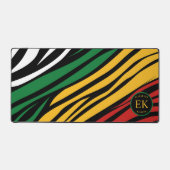 モノグラムレッドグリーンイエローブラック履歴月 デスクマット (正面)