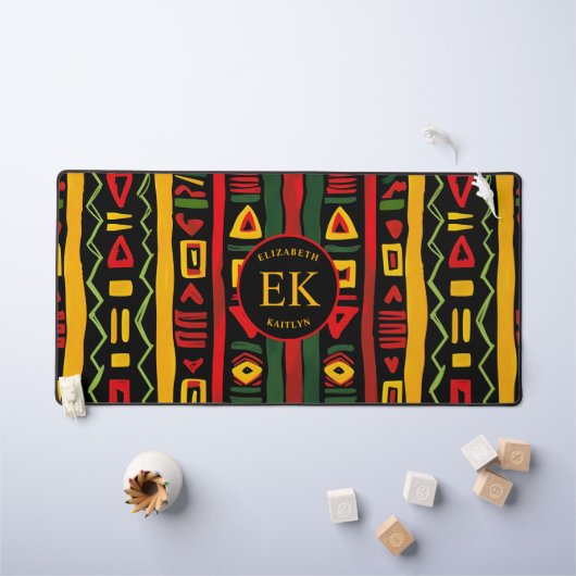 モノグラムレッドグリーンイエローブラック履歴月 デスクマット (キッズテーブル)