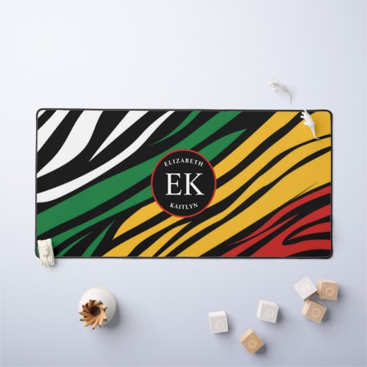 モノグラムレッドグリーンイエローブラック履歴月 デスクマット (キッズテーブル)