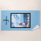 モノグラムレッド&ブルーライトハウスウォーターカラーアート ビーチタオル (正面)