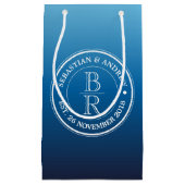 モノグラムロゴブルーグラデーションゲイ結婚の記念日 スモールペーパーバッグ (正面)