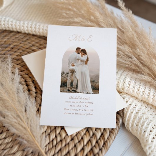 モノグラムロマンチックなシックなアーチ結婚写真 箔招待状