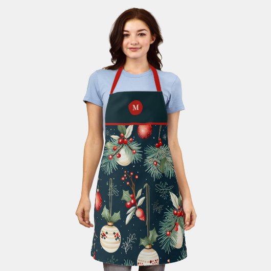 モノグラムヴィンテージクリスマスティール（緑がかった色）と赤パターン エプロン (着用した状態)