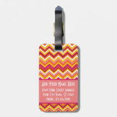 モノグラム付きオレンジとピンクのシェブロンパターン ラゲッジタグ (裏面縦)