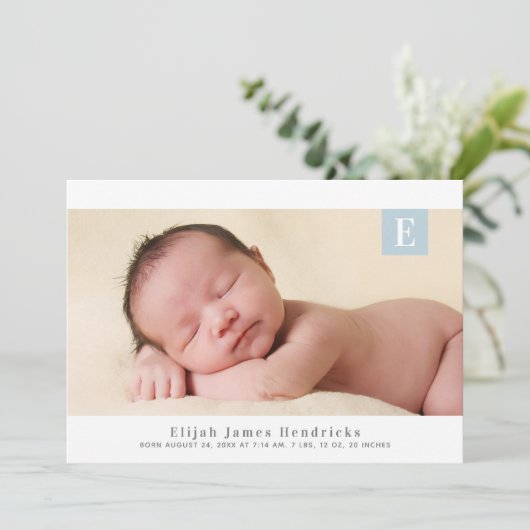 モノグラム伝統的少年の写真誕生のお知らせ 招待状 (スタンド正面)