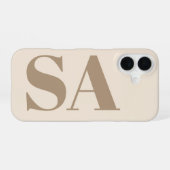 モノグラム入りおしゃれなアンティークホワイトのCase-Mate iPhone 16ケース (裏面横)