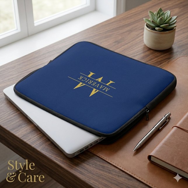モノグラム入りお名前ネイビースタイリッシュ ラップトップスリーブ (Custom Name With Monogram Stylish Navy Laptop Sleeve)