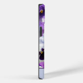 モノグラム入りすみれの花のデザイン 紫+青+白 Case-Mate iPhoneケース (裏面 / 右)