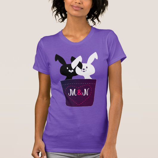 モノグラム入りのかわいい黒と白のうさぎ Tシャツ (正面)