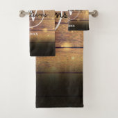 モノグラム入りの風格ある優雅な手書き風ウッドパネル バスタオルセット (インサイチュ)