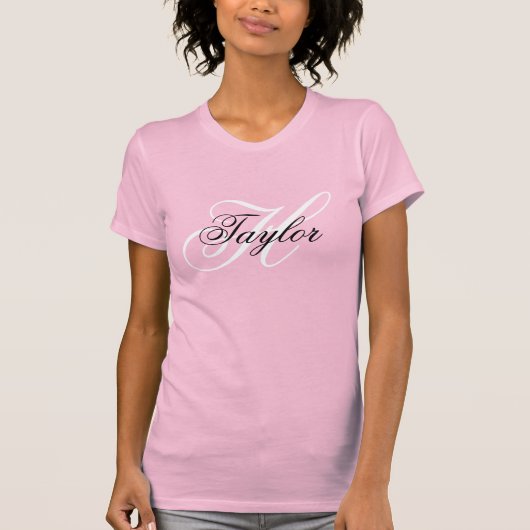 モノグラム入りピンクの白黒ファンシー Tシャツ (正面)