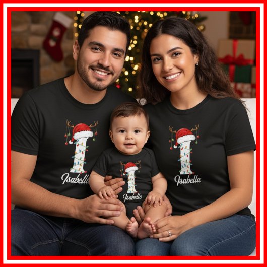モノグラム入りファミリークリスマスツリーの角サンタ帽子 Tシャツ