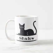 モノグラム入り横たわる黒猫 コーヒーマグカップ (左)
