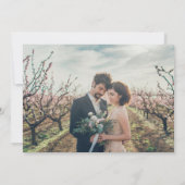 モノグラム入り野の花の写真 ウェディングRSVP 招待状 (裏面)
