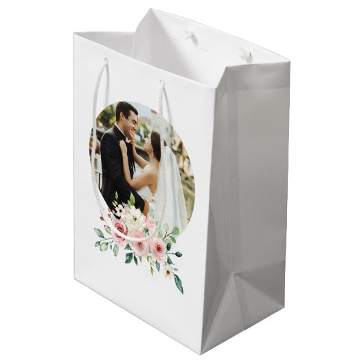 モノグラム写真ウォーターカラーピンクローズギフトバッグ ミディアムペーパーバッグ (裏面アングル)