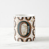 モノグラム名イエローグリーン赤まだらお洒落 コーヒーマグカップ (中央)