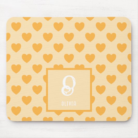 モノグラム名オレンジ色のハートパターン マウスパッド (正面)