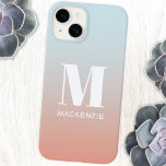 モノグラム名シンプルグラデーションパーソナライズされた Case-Mate iPhone 14ケース<br><div class="desc">モダンタイポグラフィミニマル白モノグラムイニシャル名デザインピンクからブルーのグラデーシ淡い色のョンの色。モノグラムのイニシャルと名前をカスタマイズする。</div>