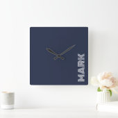 モノグラム名ダークブルー白モダンストライプ文字 スクエア壁時計 (ホーム)