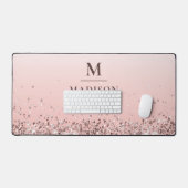 モノグラム名ピンクグリッタースタイリッシュモノグラムの デスクマット (キーボード&マウス)