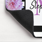 モノグラム名ピンクフラワーブラックストライプ紫色 マウスパッド (コーナー)