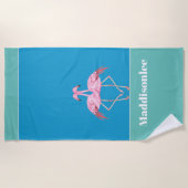 モノグラム名モダンブラックピンクフラミンゴバストウェ ビーチタオル (正面)